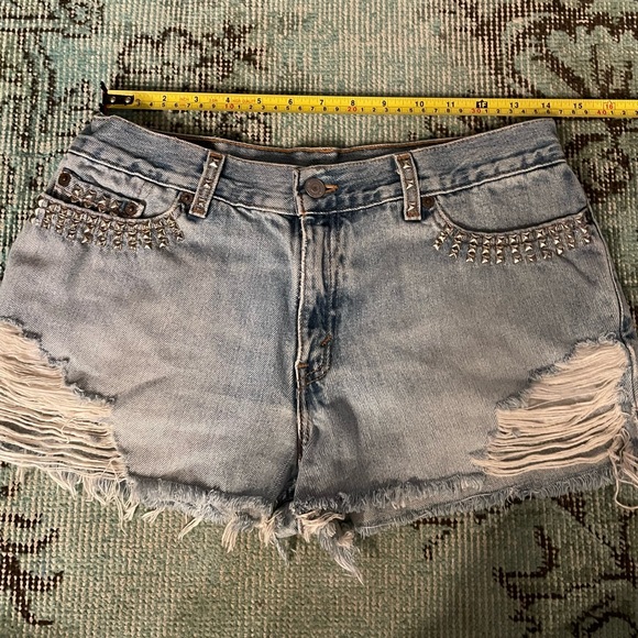 Levi’s 516 studded jean shorts - perfectly worn in! - Picture 4 of 7